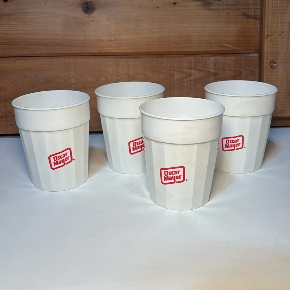 Vintage 1965 Charlie Brown and Snoopy/ Oscar Meyer Plastic Party Cups